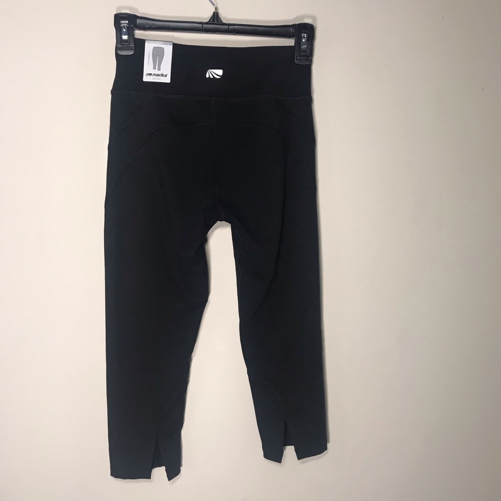 MARIKA Curvy Fit Capri Leggings